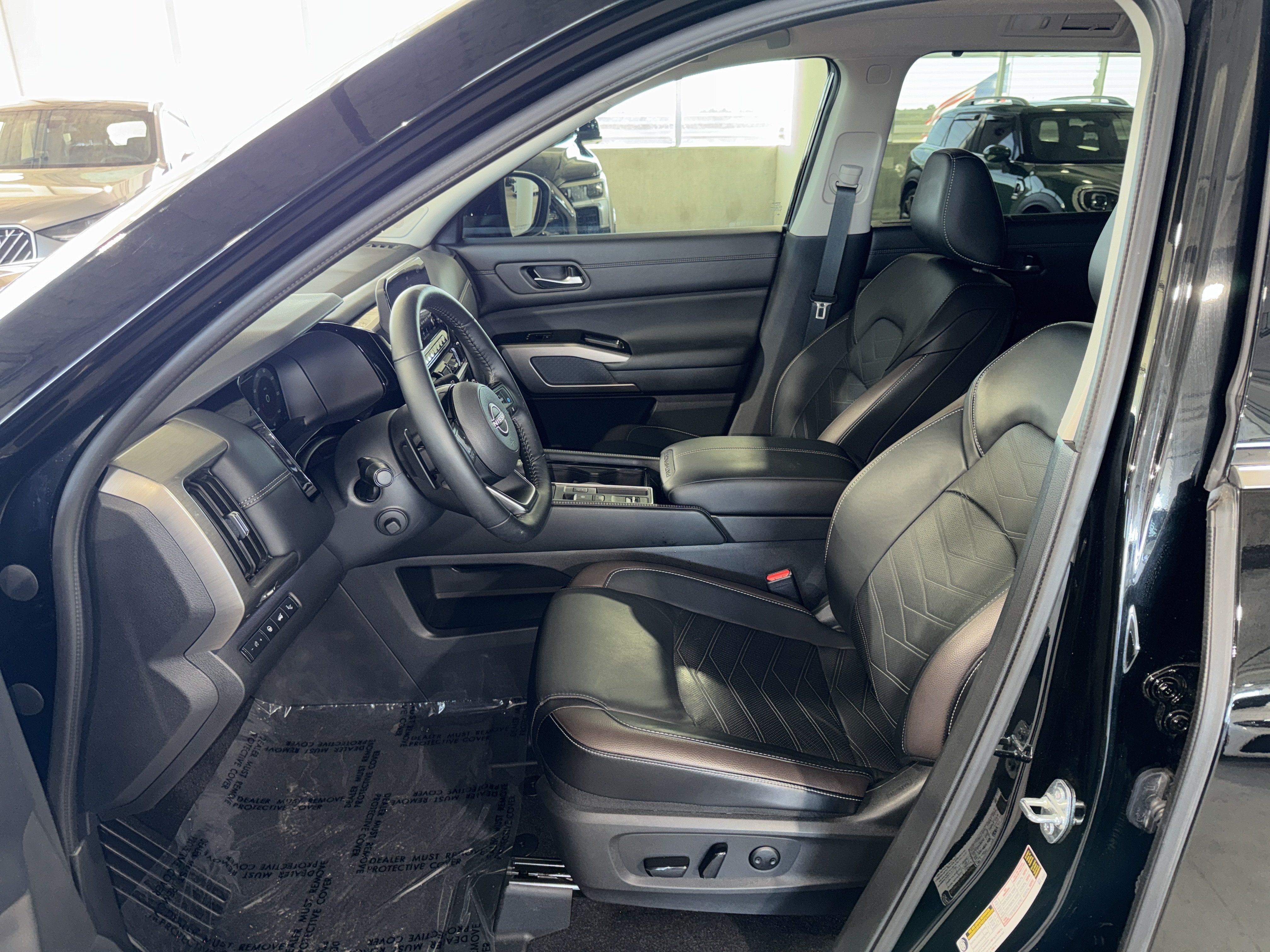 Used 2024 Nissan Pathfinder Platinum FWD image 19