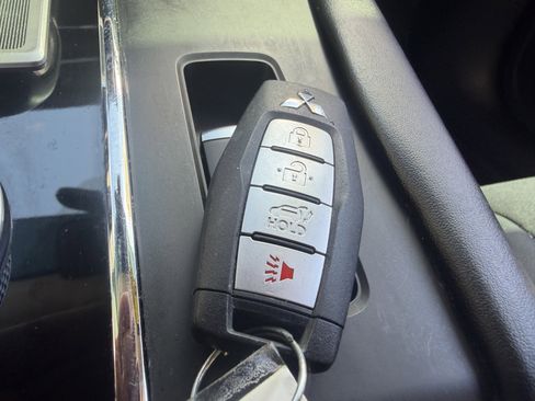 Used 2022 Mitsubishi Outlander SE AWD/4WD image 44