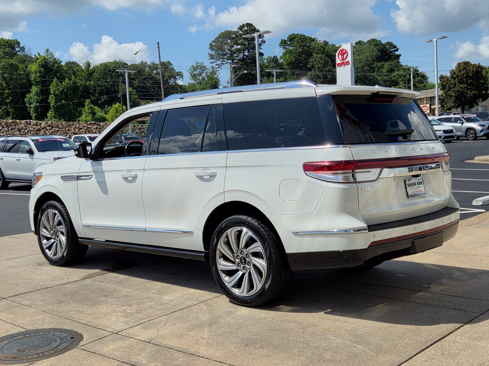 Used 2023 Lincoln Navigator Reserve AWD/4WD image 3