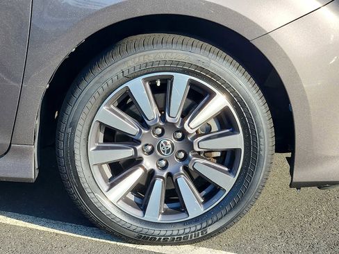 Used 2019 Toyota Sienna LE AWD/4WD image 8