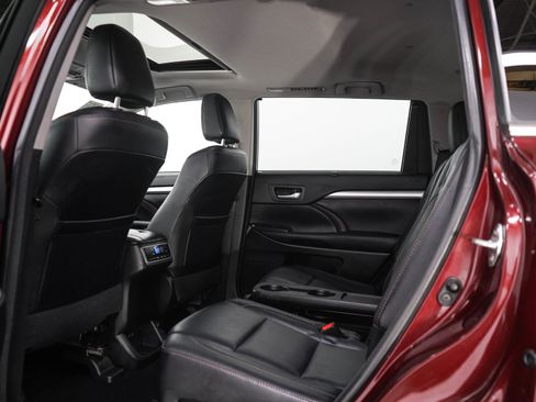 Used 2017 Toyota Highlander XLE AWD/4WD image 18