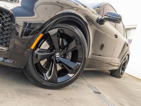 Used 2022 Bentley Bentayga AWD/4WD image 4