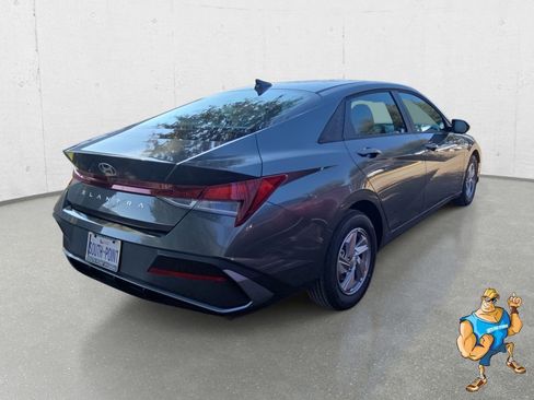 New 2026 Hyundai Elantra SE image 5