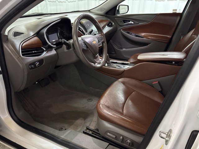 Used 2018 Chevrolet Malibu LT w/ Leather Package FWD image 24