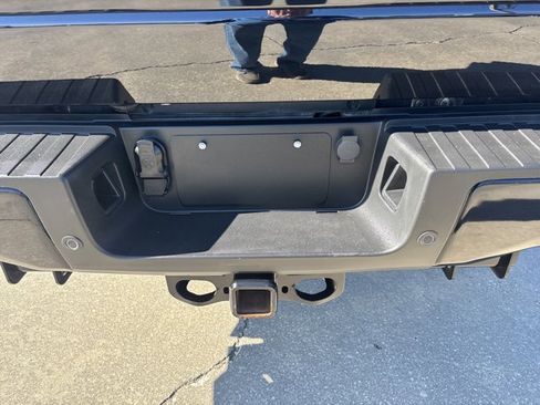 Used 2024 Ford F250 Platinum image 9