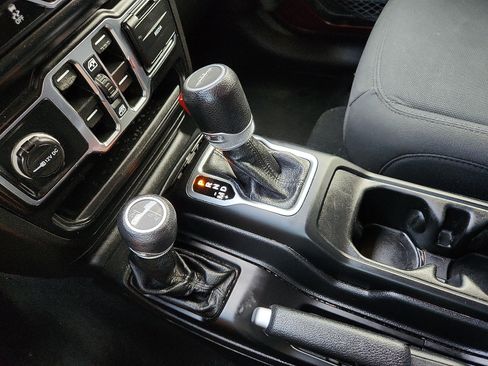 Used 2021 Jeep Gladiator Sport AWD/4WD image 20