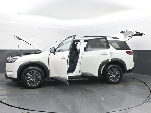Used 2024 Nissan Pathfinder SV image 43