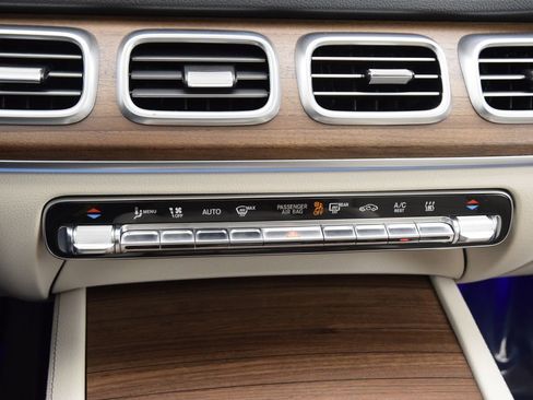 Used 2025 Mercedes-Benz GLE 450e 4MATIC image 31