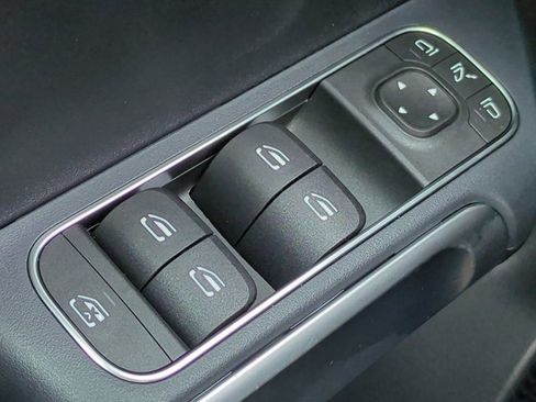 Used 2026 Mercedes-Benz GLB 250 4MATIC image 25