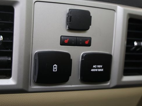 Used 2017 Ford F150 Lariat w/ Equipment Group 502A Luxury image 5