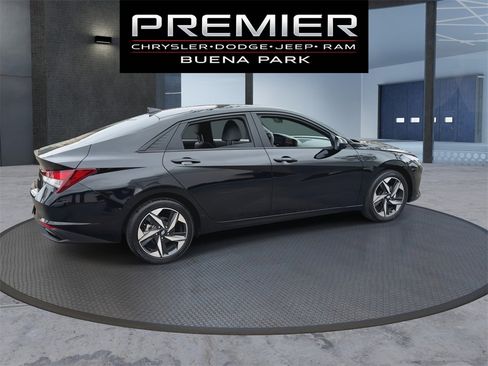 Used 2023 Hyundai Elantra SEL w/ Convenience Package image 8