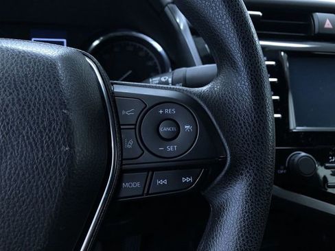 Certified 2020 Toyota Camry LE image 25