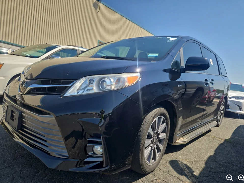 Used 2018 Toyota Sienna XLE Premium AWD/4WD image 1