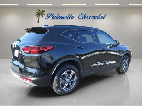 Used 2023 Chevrolet Blazer LT FWD image 3