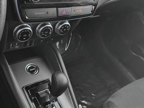 Used 2024 Mitsubishi Outlander SE image 13