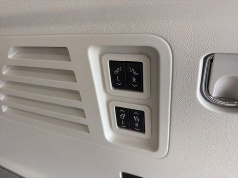 Used 2025 GMC Acadia Denali w/ Super Cruise Package image 21