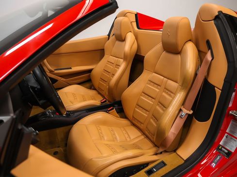 Certified 2013 Ferrari 458 Spider RWD image 3
