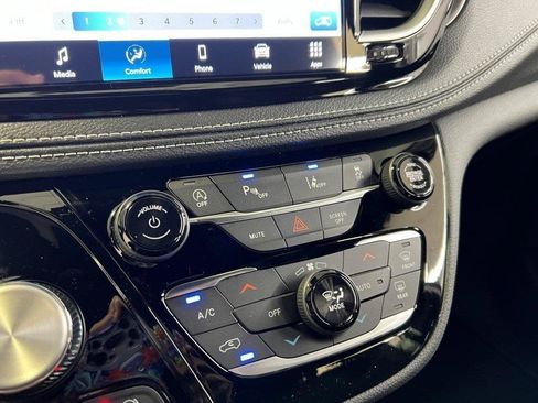 New 2026 Chrysler Pacifica Select image 31