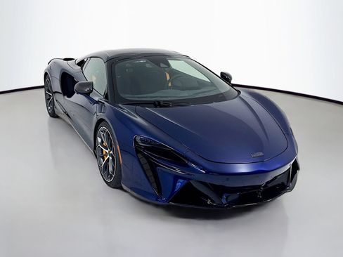 Used 2025 McLaren Artura Spider RWD image 1