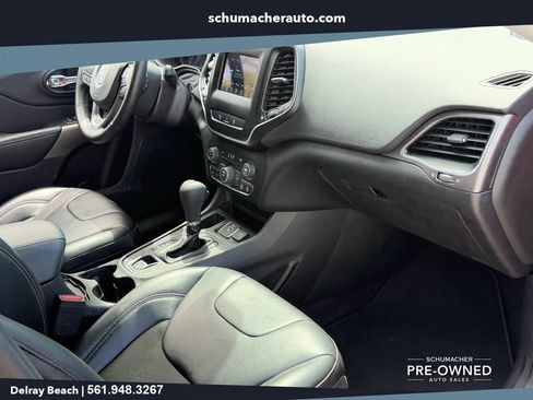 Used 2021 Jeep Cherokee Latitude Plus FWD image 16