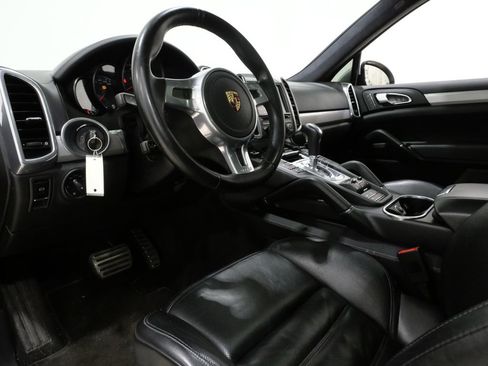 Used 2014 Porsche Cayenne Turbo image 12
