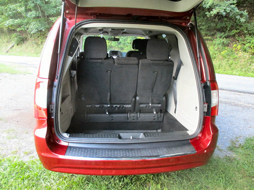 Used 2016 Chrysler Town & Country Touring w/ Driver Convenience Group FWD image 10