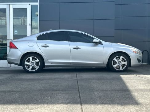 Used 2012 Volvo S60 T5 FWD image 2