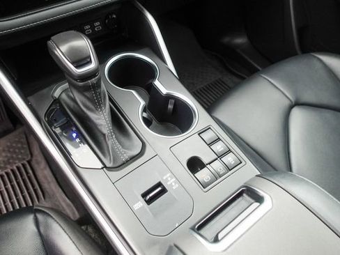 Certified 2023 Toyota Highlander XLE image 74