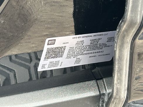 Used 2025 Chevrolet Suburban Z71 AWD/4WD image 17