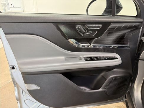 Used 2022 Lincoln Corsair AWD w/ Equipment Group 101A image 9