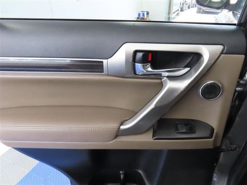 Used 2022 Lexus GX 460 Premium w/ Premium Plus Package image 33