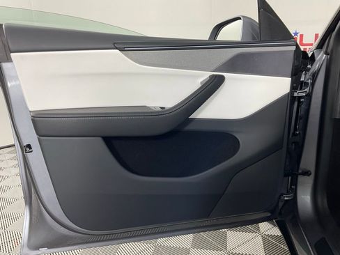 Used 2026 Tesla Model Y Long Range image 12