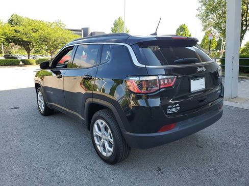 Used 2024 Jeep Compass Latitude AWD/4WD image 3