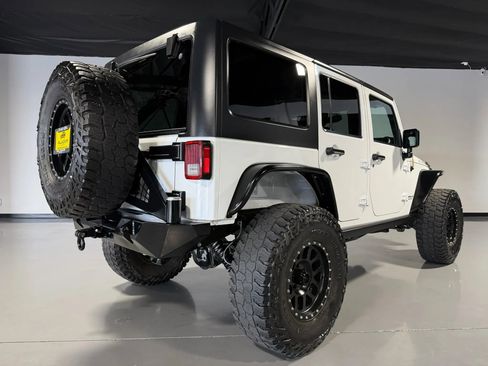 Used 2015 Jeep Wrangler Unlimited Rubicon w/ Connectivity Group AWD/4WD image 24