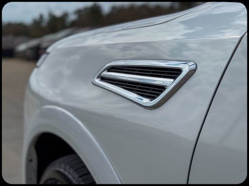 Used 2024 Nissan Armada SL w/ Captain's Chairs Package image 17