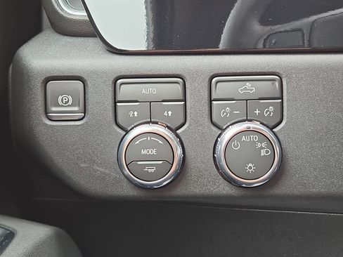 New 2026 GMC Sierra 1500 SLE w/ LPO, Black Badging Package image 16