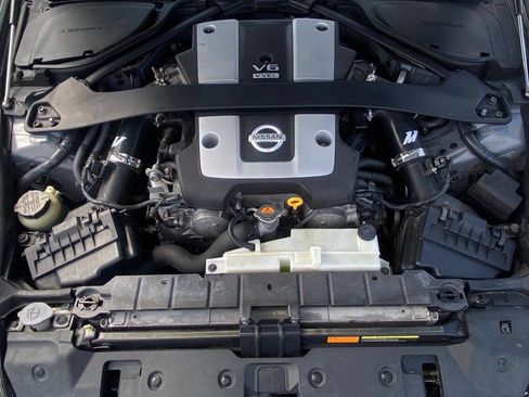 Used 2009 Nissan 370Z Touring RWD image 9