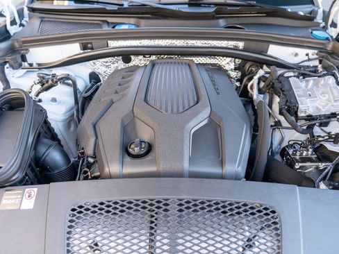 Certified 2025 Porsche Macan image 25