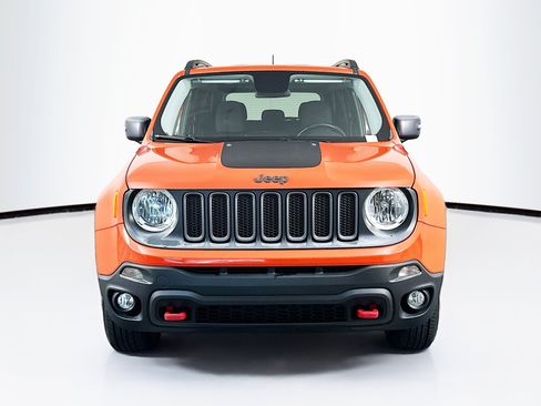 Used 2016 Jeep Renegade Trailhawk AWD/4WD image 2