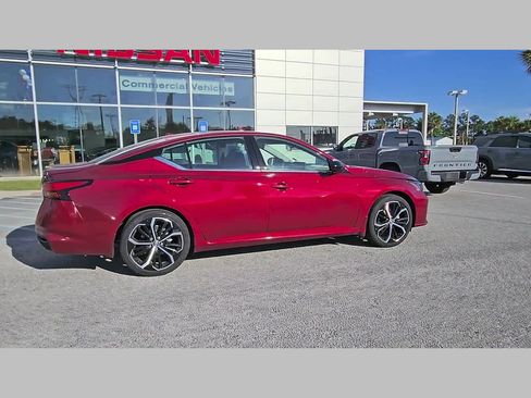 Used 2024 Nissan Altima 2.5 SR w/ SR Premium Package FWD image 33