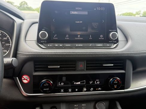 Used 2024 Nissan Rogue SV FWD image 25