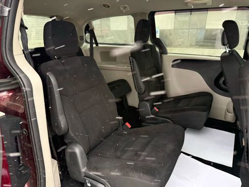 Used 2018 Dodge Grand Caravan SE w/ UConnect Hands-Free Group image 23