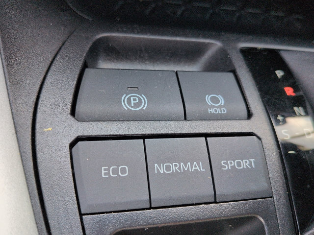 Certified 2025 Toyota RAV4 XLE FWD image 22