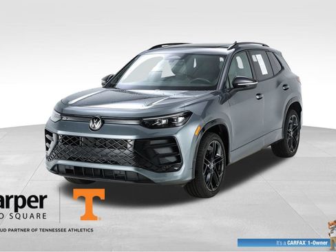 Used 2025 Volkswagen Tiguan SE R-Line AWD/4WD image 1