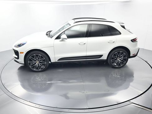Certified 2026 Porsche Macan AWD/4WD image 34