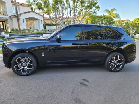 Used 2021 Rolls-Royce Cullinan Black Badge image 8