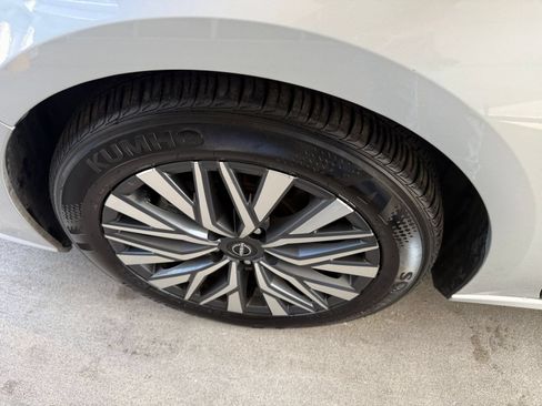 Used 2025 Nissan Altima 2.5 SV FWD image 30