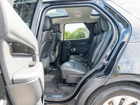 Certified 2024 Land Rover Discovery S image 33