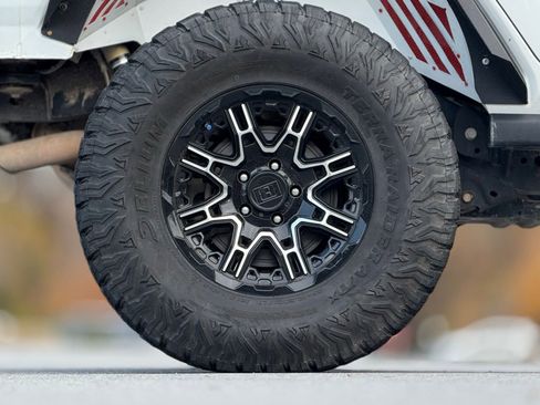 Used 2022 Jeep Wrangler Unlimited Sport w/ Xtreme Recon 35" Tire Package AWD/4WD image 19