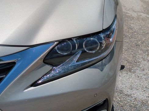 Used 2018 Lexus ES 350 w/ Luxury Package w/Wood Trim FWD image 9